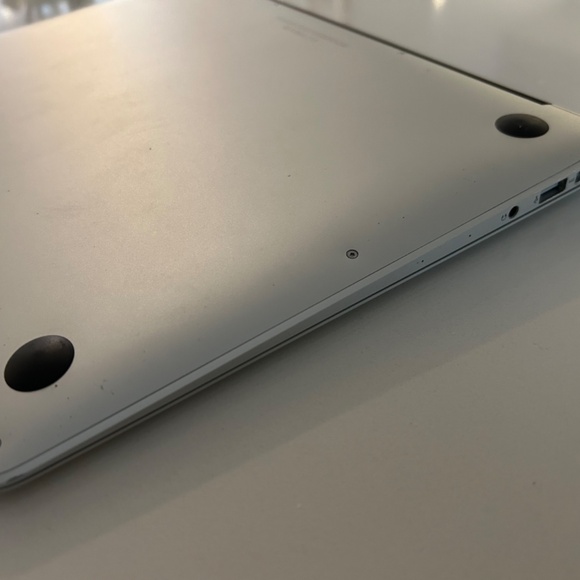 Apple MacBook Air 13" Early 2015 For Parts or Repair Only A1466 - Picture 6 of 7